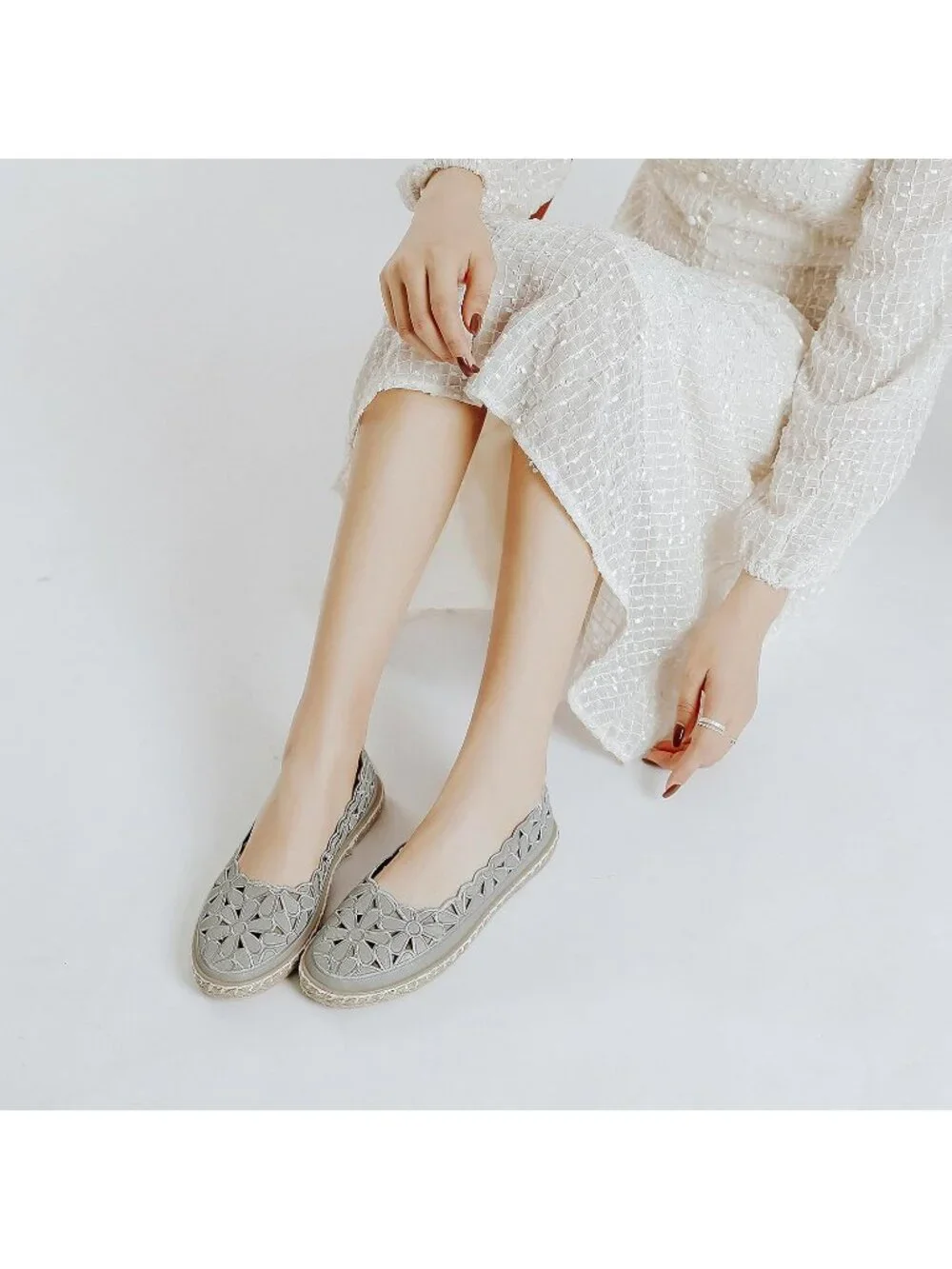 Women’s Grey Floral Daisy Round Toe Comfortable Slip On Casual Ballet Flats